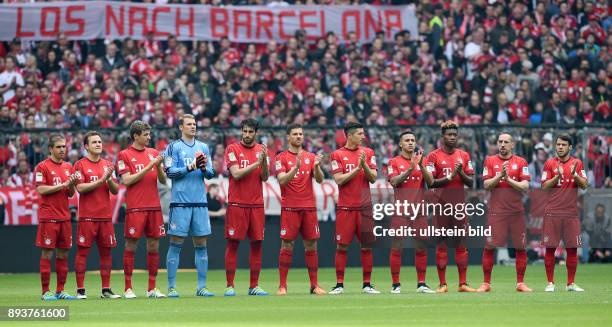 Bayern Muenchen - Eintracht Frankfurt FC Bayern Muenchen Team; Philipp Lahm, Mario Goetze, Thomas Mueller, Torwart Manuel Neuer, Javi Martinez, Xabi...