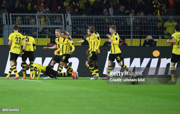Fussball 1. Bundesliga Saison 2016/2017 11. Spieltag Borussia Dortmund - FC Bayern Muenchen JUBEL Borussia Dortmund, Torschuetze; Pierre-Emerick...