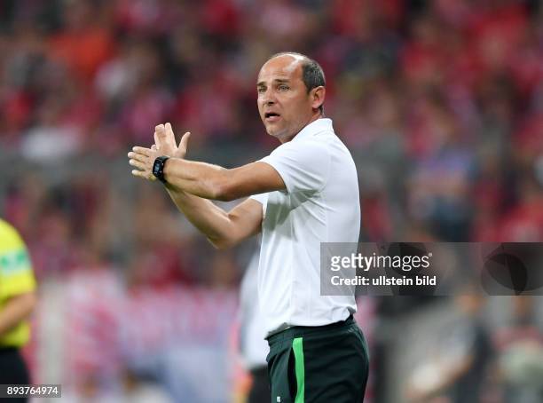 Fussball 1. Bundesliga Saison 2016/2017 1. Spieltag FC Bayern Muenchen - SV Werder Bremen Trainer Viktor Skripnik