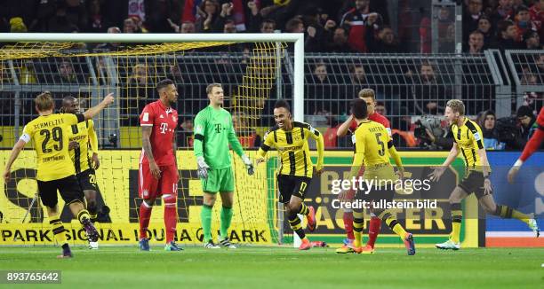 Fussball 1. Bundesliga Saison 2016/2017 11. Spieltag Borussia Dortmund - FC Bayern Muenchen JUBEL Borussia Dortmund, Torschuetze; Pierre-Emerick...