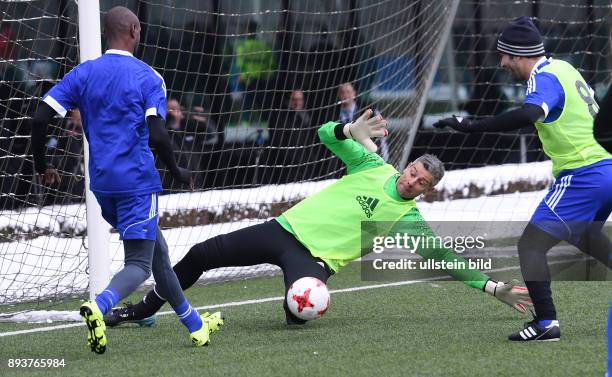 International beim Home of FIFA Legends Game 2017 Torwart Francesco Toldo gegen Eric Abidal und Mohamed Aboutrika