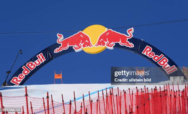 Ski Alpin Weltcup Saison 2016/2017 77. Hahnenkamm - Rennen Abfahrt Training Red Bull Bogen an der Hausbergkante