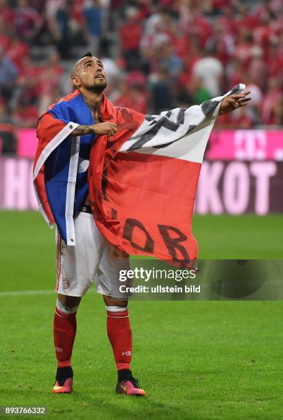 Fussball 1. Bundesliga Saison 2016/2017 1. Spieltag FC Bayern Muenchen - SV Werder Bremen Schlussjubel FC Bayern Muenchen; Arturo Vidal mit...