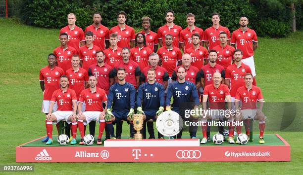 Fototermin, Mannschaftbild beim FC Bayern Muenchen: Holger Badstuber, Jerome Boateng, Javi Martinez, Kingsley Coman, Mats Hummels, Thomas Mueller,...