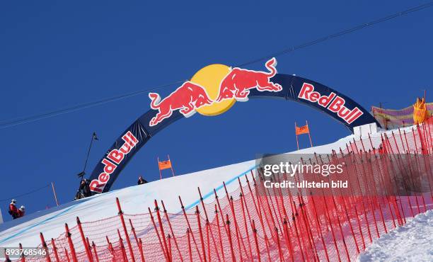 Ski Alpin Weltcup Saison 2016/2017 77. Hahnenkamm - Rennen Abfahrt Training Red Bull Bogen an der Hausbergkante