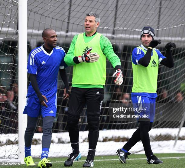 International beim Home of FIFA Legends Game 2017 Torwart Francesco Toldo mit Eric Abidal und Mohamed Aboutrika