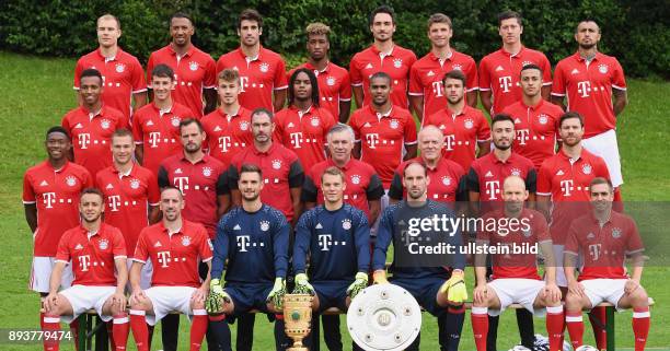 Fototermin, Mannschaftbild beim FC Bayern Muenchen: Holger Badstuber, Jerome Boateng, Javi Martinez, Kingsley Coman, Mats Hummels, Thomas Mueller,...