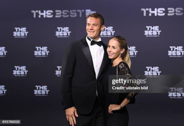 Fussball International FIFA The Best Football Awards 2016 Torwart Manuel Neuer mit Nina Weiss