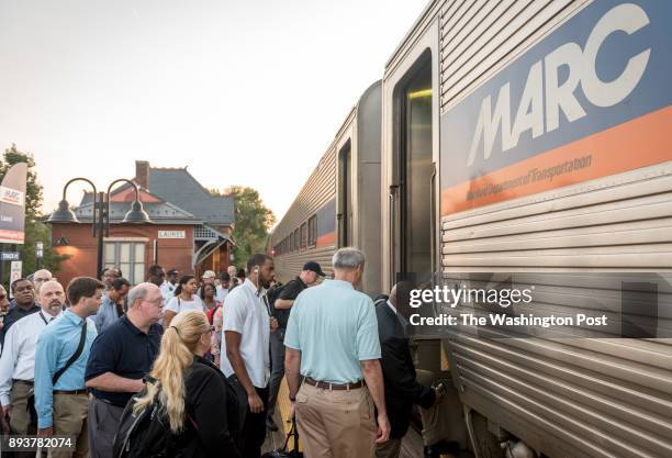 Marc Marc Commuter Train Photos and Premium High Res Pictures - Getty Images