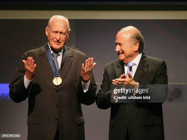 FIFAEx Prasident Joao Havelange wird am 8.Mai 100 Jahre Alt Fussball WM 2006: 56. FIFA - Kogress am. In Muenchen. FIFA - Praesident Joseph S. Blatter...