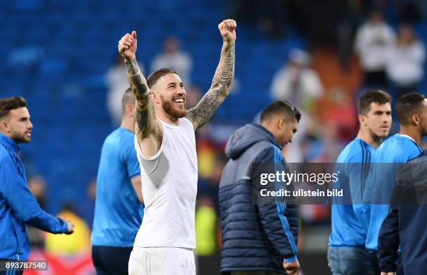 Real Madrid - VfL Wolfsburg Jubeltanz; Sergio Ramos jubelt 30 Minute nach Spielende erneut im Santiago Bernabeu Stadion in Madrid