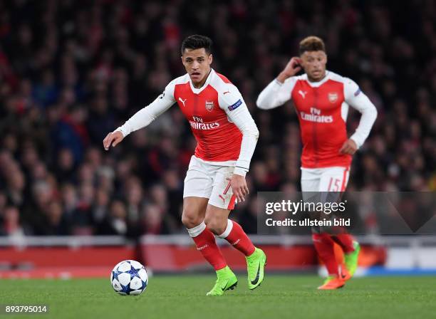 Arsenal London - FC Bayern Muenchen Alexis Sanchez am Ball