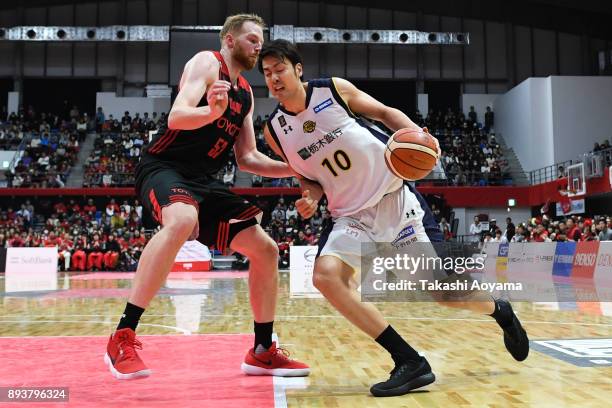 Kosuke Takeuchi of the Tochigi Brex drives while under pressure from Alex Kirk of the Alvark Tokyo during the B.League B1 game between Alvark Tokyo...