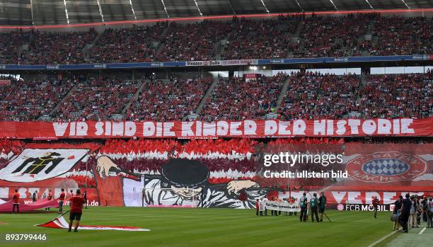 Fussball 1. Bundesliga Saison 2016/2017 6. Spieltag FC Bayern Muenchen - 1. FC Koeln Die FC Bayern Fan in der Suedkurve mit einer Choreographie; Wir...