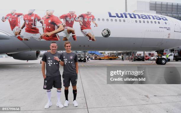 Fussball 1. Bundesliga Saison 2016/2017 Audi Football Summer Tour USA 2016 FC Bayern Muenchen Franck Ribery und Philipp Lahm vor dem Abflug des FC...