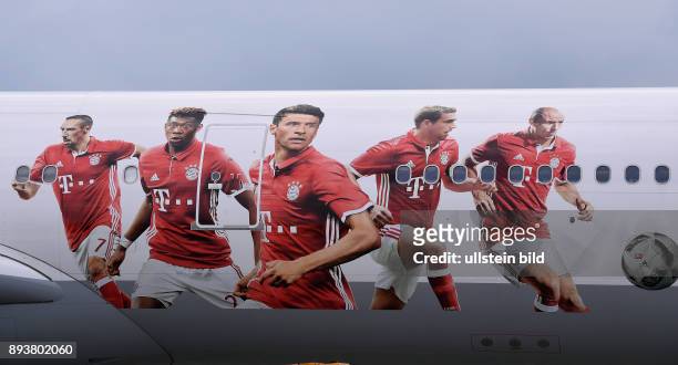 Fussball 1. Bundesliga Saison 2016/2017 Audi Football Summer Tour USA 2016 FC Bayern Muenchen Abflug des FC Bayern Muenchen am Flughafen Muenchen mit...