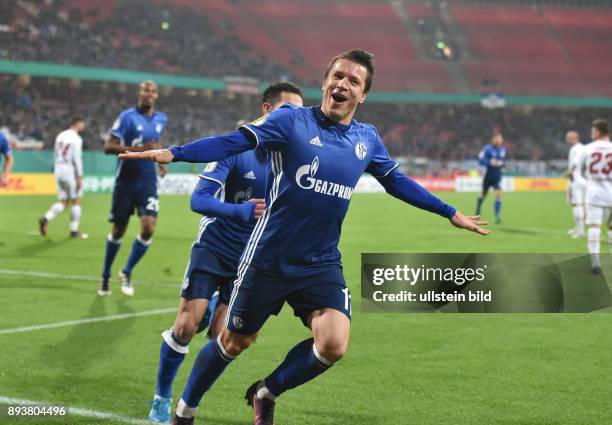 Fussball, Saison 2016/2017, DFB-Pokal, 2. Runde, 1. FC Nuernberg - FC Schalke 04, Jubel Yevhen Konoplyanka