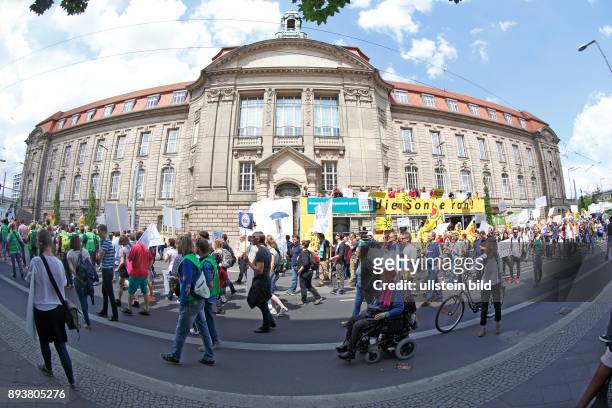 Berlin Demo , Energiewende retten!, Demonstration Bundesverband Erneuerbare Energien e.V. Und EEG Unterstützer, vor dem Wirtschaftsministerium