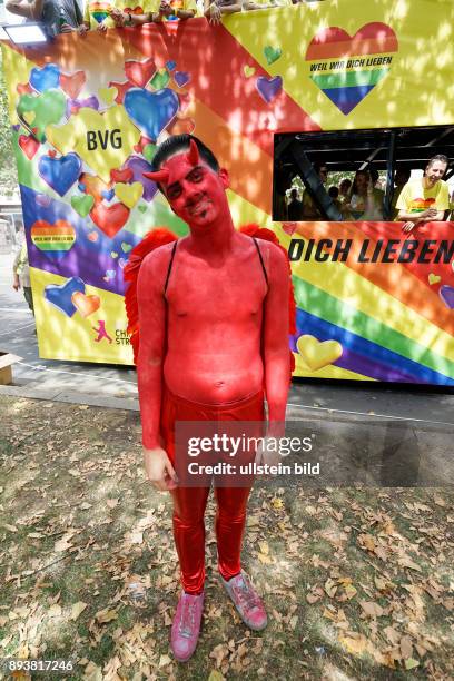 Berlin Demo, der 38. CDS, Christopher Street Day, Organisatoren rechnen mit 750.000 Menschen, Motto Danke für nix / Thanks for nothing