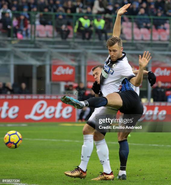 Silvan Widmer of Udinese Calcio competes for the ball with Ivan Perisic of FC Internazionale Milano during the Serie A match between FC...