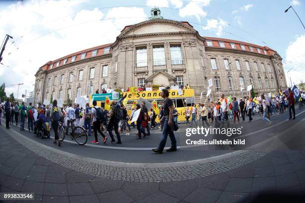 Berlin Demo , Energiewende retten!, Demonstration Bundesverband Erneuerbare Energien e.V. Und EEG Unterstützer, vor dem Wirtschaftsministerium