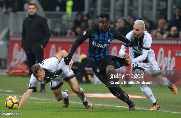 Yann Karamoh of FC Internazionale Milano competes for the ball with Valon Behrami and Silvan Widmer of Udinese Calcio during the Serie A match...