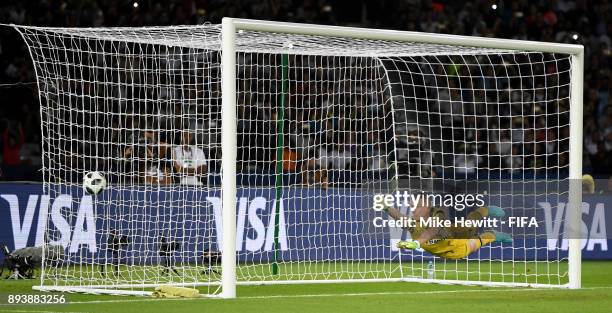 Marcelo Grohe of Gremio fails to stop Cristiano Ronaldo of Real Madrid freekick for Real Madrid's first goal during the FIFA Club World Cup UAE 2017...