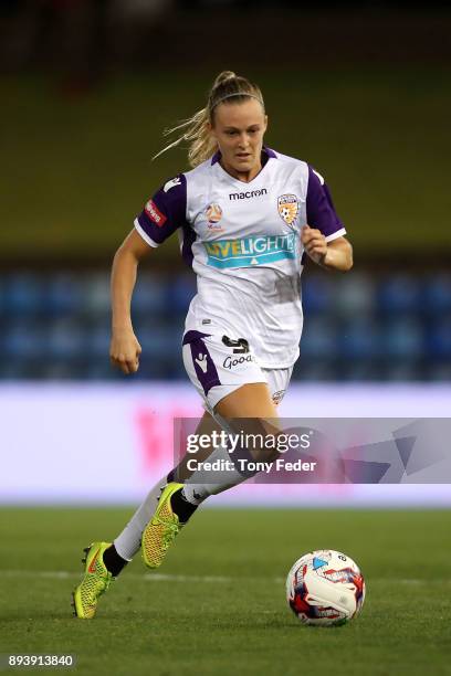 Rachel Hill of the Glory in action during the round eight W-League match between the Newcastle Jets and the Perth Wildcats at McDonald Jones Stadium...