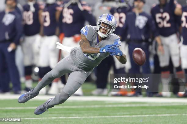 Kenny Golladay of the Detroit Lions dives for a ball against the Chicago Bears during the first half at Ford Field on December 16, 2017 in Detroit,...