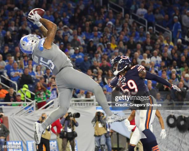 Detroit Lions tight end Eric Ebron catches a touchdown pass over Chicago Bears inside linebacker Danny Trevathan during the third quarter at Ford...