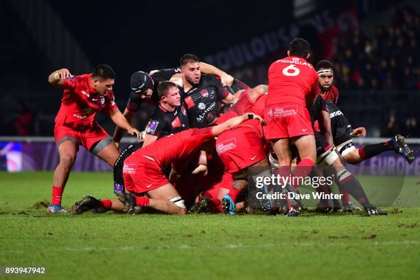 An uncompleted scrum during the European Rugby Challenge Cup match between Lyon OU and Stade Toulousain at Stade Gerland on December 16, 2017 in...