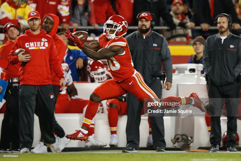 Los Angeles Chargers v Kansas City Chiefs