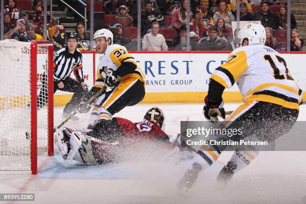 Carter Rowney of the Pittsburgh Penguins scores a short-handed goal past goaltender Antti Raanta of the Arizona Coyotes during the second period of...