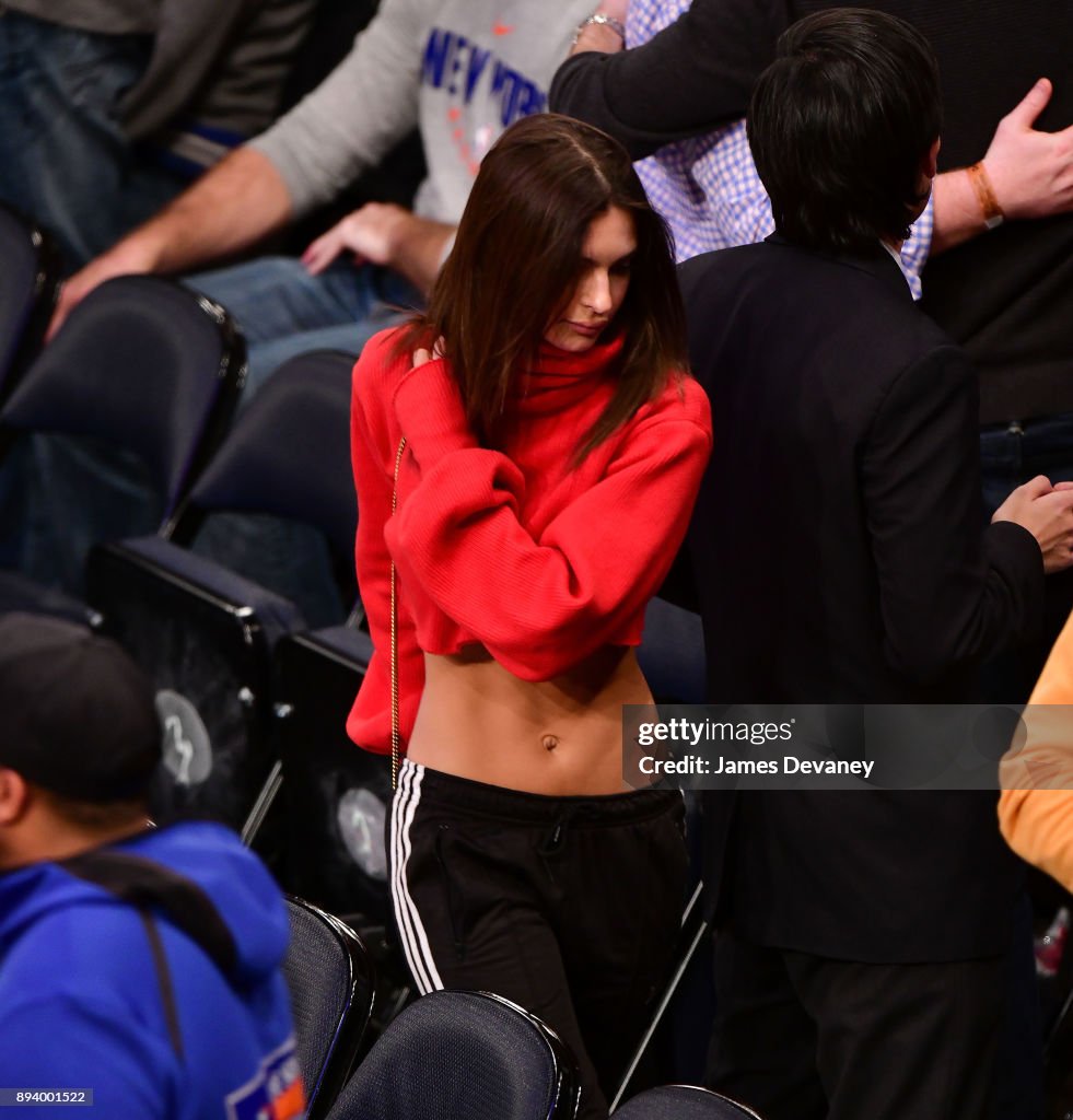 Emily Ratajkowski attends the Oklahoma City Thunder Vs New York... News