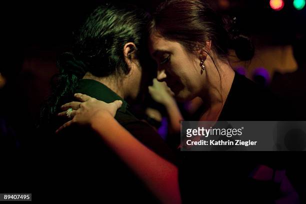 couple at milonga, dancing tango - tango dancers stock-fotos und bilder
