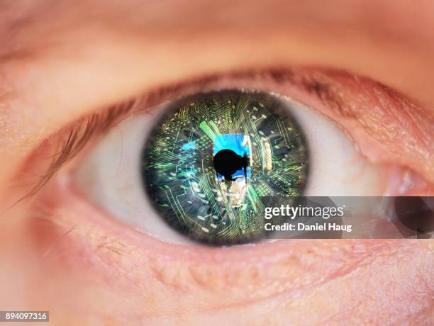 a futuristic electronic eye depicting the advances in medical technology embedded in the human form - bionics research stock-fotos und bilder