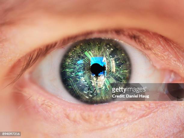 a futuristic electronic eye depicting the advances in medical technology embedded in the human form - iride foto e immagini stock