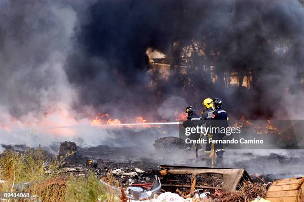 Guadalajara. A fire in the old fabric Switzerland and spanish. People who live there protest because they live with rubbish and mouse.