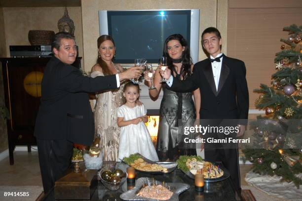 Saint Diego Vicente Ruiz 'The Soro' Christmas Day with its family: its wife Suzette and its children Maria Suzette, Tito and Maria.