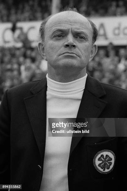 Trainer Alfred Preißler. Aus 1. BL Saison 1969-70 Eintracht Braunschweig gegen Rot- Weiß Oberhausen 0-4 am 06. 09 . 1969.