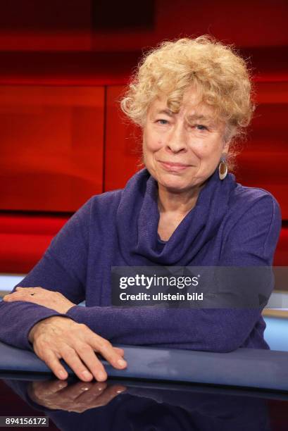 Prof. Dr. Gesine Schwan in der ARD-Talkshow hart aber fair am in Berlin Thema der Sendung: Merkels Zwischenbilanz - Kanzlerin der leeren Hände?