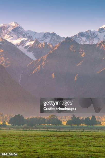 beautiful scenery landscape of the matheson lake fox glacier town southern alps mountain valleys new zealand - lake matheson new zealand stock pictures, royalty-free photos & images