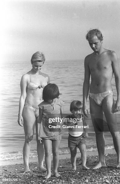 January 01, 1977. Spain. The actress and singer Rocio Durcal, in the beach with her husband, the singer Antonio Morales "Junior", and their children,...