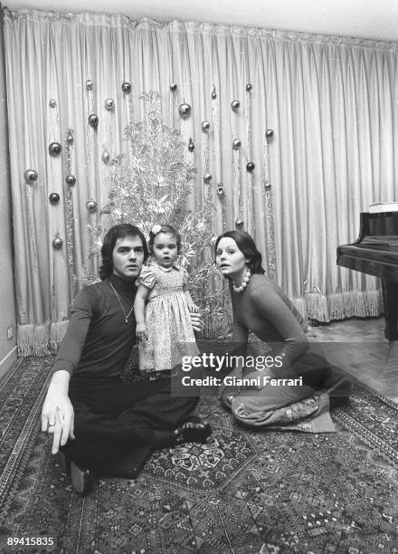 January 01, 1977. Madrid, Spain. The singer and actress Rocio Durcal with her daughter Carmen and her husband, the singer Antonio Morales "Junior".