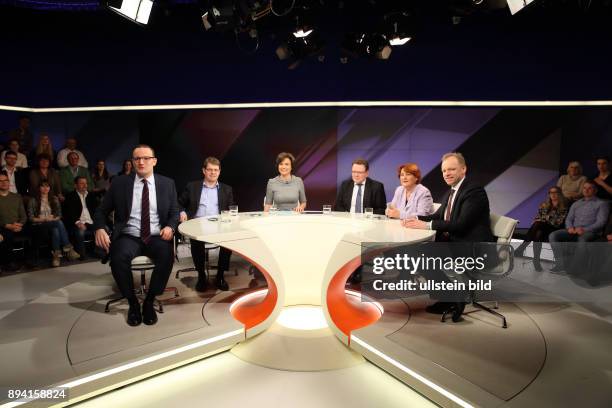 Jens Spahn , Dr. Ralf Stegner , Maybrit Illner , Dr. Andreas Hollstein , Dr. Rita Knobel-Ulrich und Prof. Dr. Clemens Fuest in der ZDF-Talkshow...