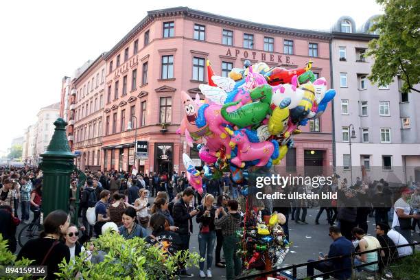 Berlin : 14. MYFEST im Ortsteil Kreuzberg. Alljährlich findet am Maifeiertag das über die Grenzen Berlins hinaus bekannte Straßenfest statt....