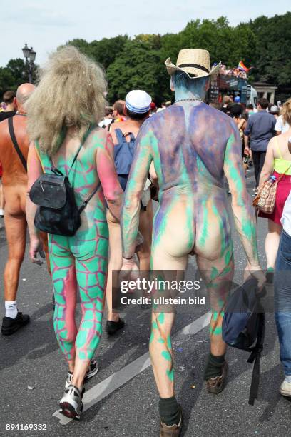 Berlin - CHRISTOPHER STREET DAY 2016 - MOTTO: DANKE FÜR NIX / THANKS FOR NOTHING Mal zog die bunte CSD-Parade durch die Hauptstadt. Gestartet wurde...