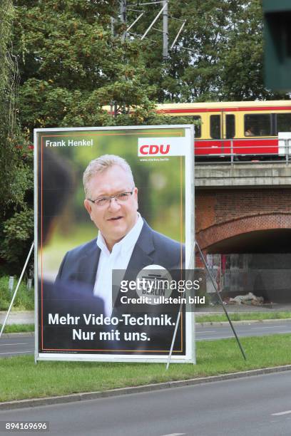 Wahl zum Abgeordnetenhaus von Berlin 2016: Wahlplakat der CDU mit dem Spitzenkandidaten Frank Henkel Plakat mit dem Wahlslogan: STARKES BERLIN - Mehr...