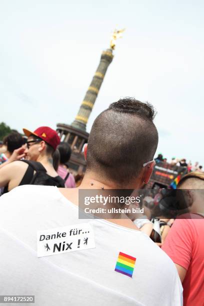 Berlin - CHRISTOPHER STREET DAY 2016 - MOTTO: DANKE FÜR NIX / THANKS FOR NOTHING Mal zog die bunte CSD-Parade durch die Hauptstadt. Gestartet wurde...