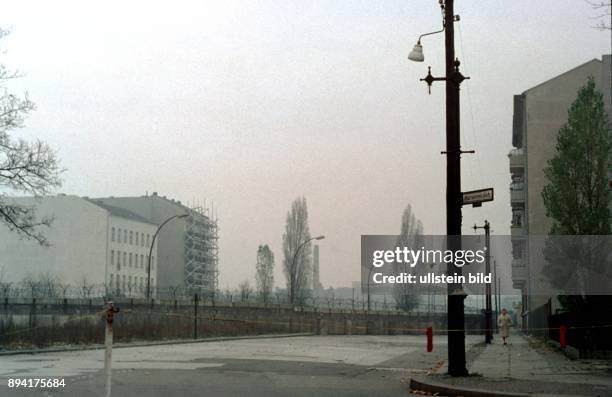 Berlin, Mariannenplatz and border strip